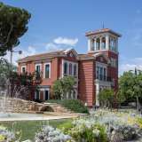 Non ci resta ora che andare ad ammirare da vicino la sontuosa Villa Rachele